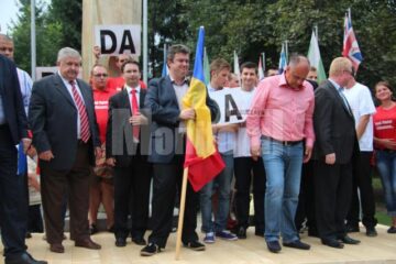Aproape o mie de suceveni au ieșit în stradă, cerând demiterea președintelui suspendat