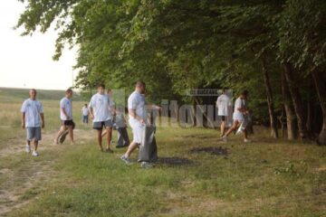 Sportivii Bucovina Fight Team au strâns gunoaiele de la liziera pădurii Ilișești