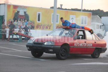 Cascadorii pe o mașină de drifting