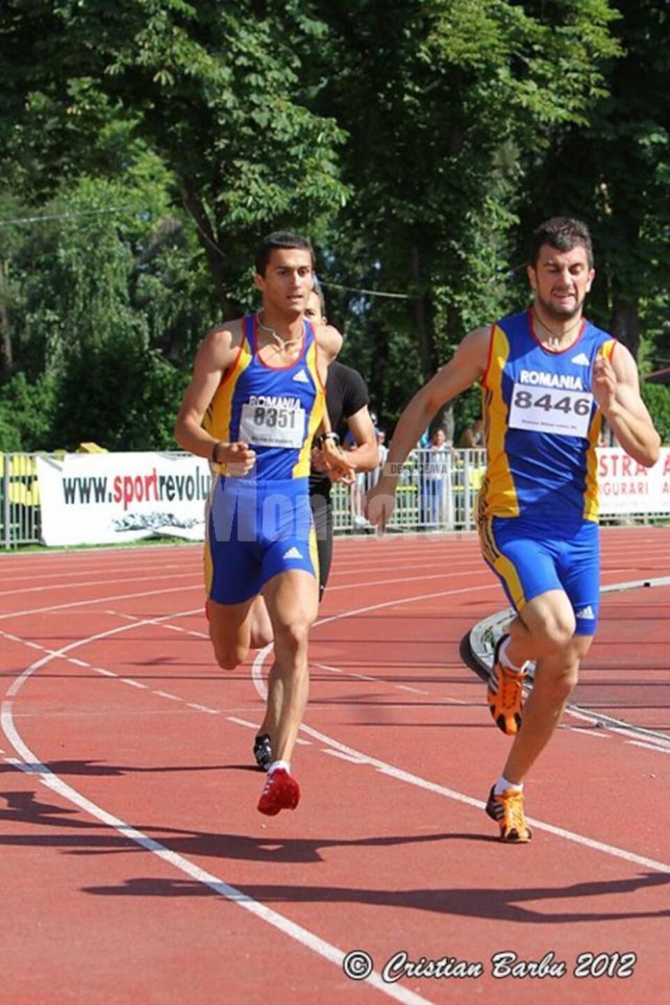 Bogdan Macovei (stânga) și Iulian Romaș (dreapta), cei doi medaliați ai județului Suceava la naționalele de juniori I