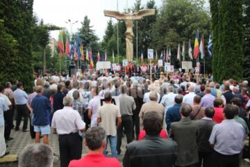 Aproape o mie de suceveni au ieșit în stradă, cerând demiterea președintelui suspendat