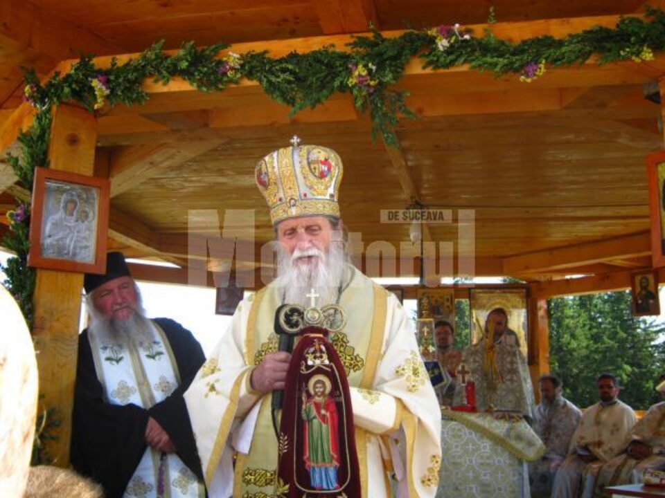 Slujba de Sf. Ilie de la Mănăstirea Piatra Tăieturii, oficiată de ÎPS Pimen Slujba de Sf. Ilie de la Mănăstirea Piatra Tăieturii, oficiată de ÎPS Pimen