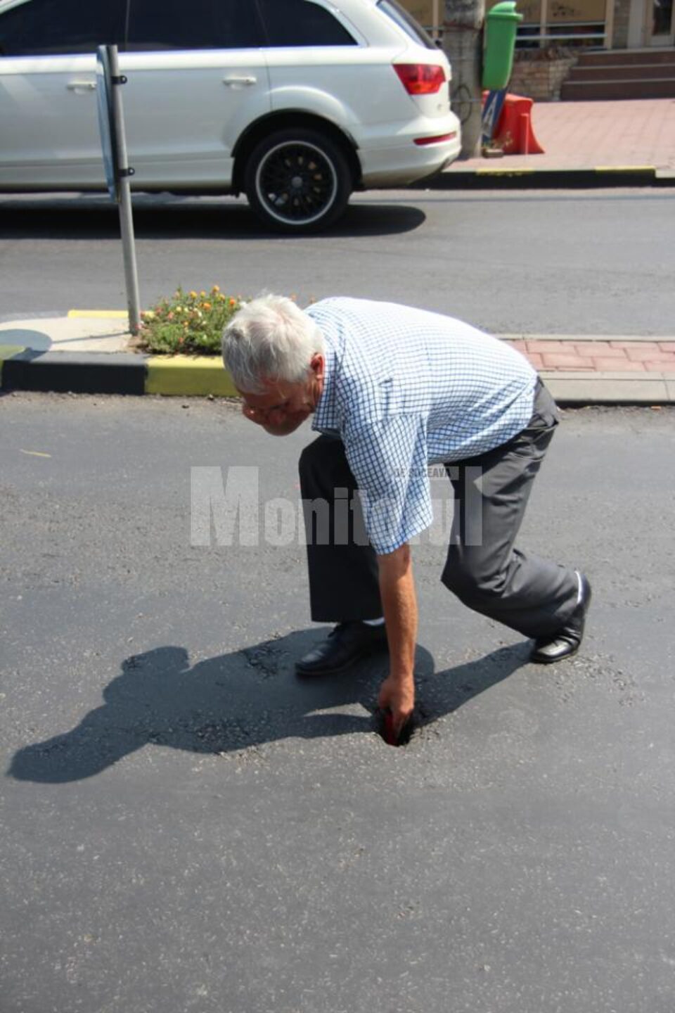 Experimentul făcut de Constantin Nașcu pentru a măsura adâncimea gropii