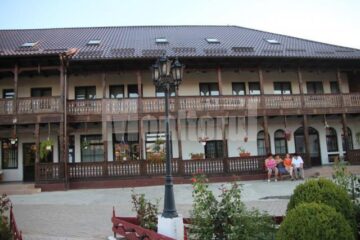 Centrul social de noapte pentru persoane fără adăpost din Suceava, situat în incinta Parohiei Sf. Vineri