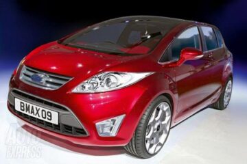 Ford B-Max, echipat cu un modul care apelează automat serviciul 112 în cazul unui accident