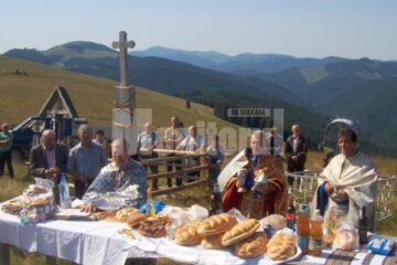 Slujba de sfințire a monumentului de pe Muntele Măgura Mare