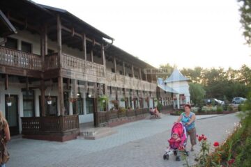 Centrul social de noapte pentru persoane fără adăpost din Suceava, situat în incinta Parohiei Sf. Vineri