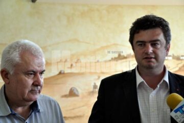 Reprezentantul SCCF Iași, Ștefan Hanganu, și președintele Consiliului Județean, Cătălin Nechifor