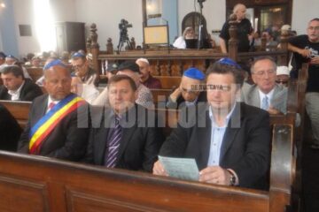 Primarul Aurel Olărean, viceprimarul Dumitru Ciubotariu, și președintele Consiliului Județean Suceava, Cătălin Nechifor