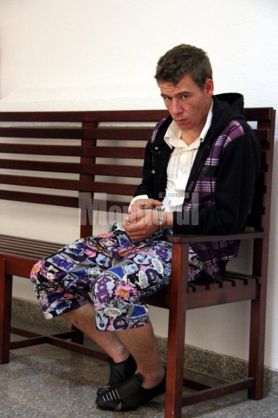 Vasile Ionuț Oprișan pe holurile Judecătoriei Suceava