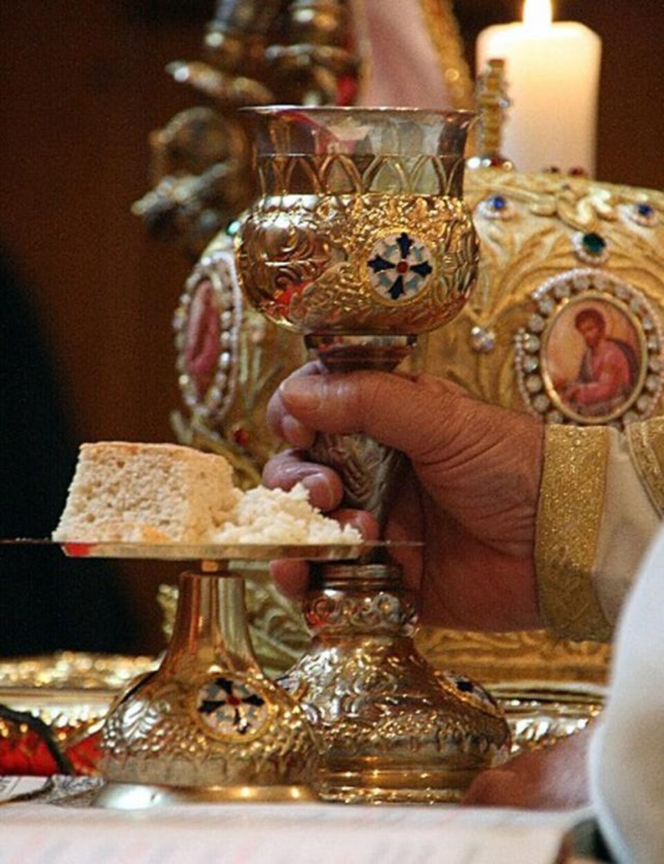 Mai întâi hrană spirituală și apoi materială