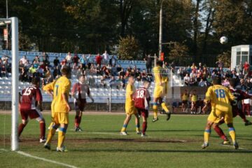 Fotbaliștii de la Rapid și Sporting vor începe sezonul oficial cu două săptămâni întârziere