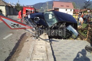 Șoferul a adormit la volan, a intrat pe contrasens și s-a izbit de un cap de pod din beton, după care s-a răsturnat pe partea stângă a drumului