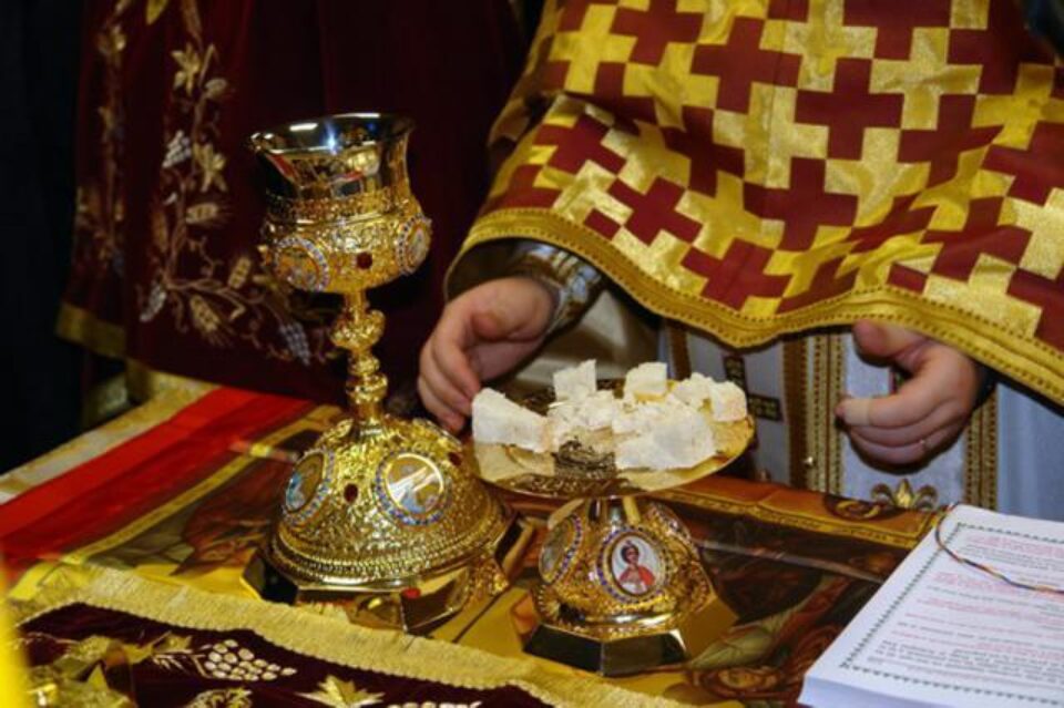 Sfânta Euharistie trebuie să fie precedată de Taina Pocăinței