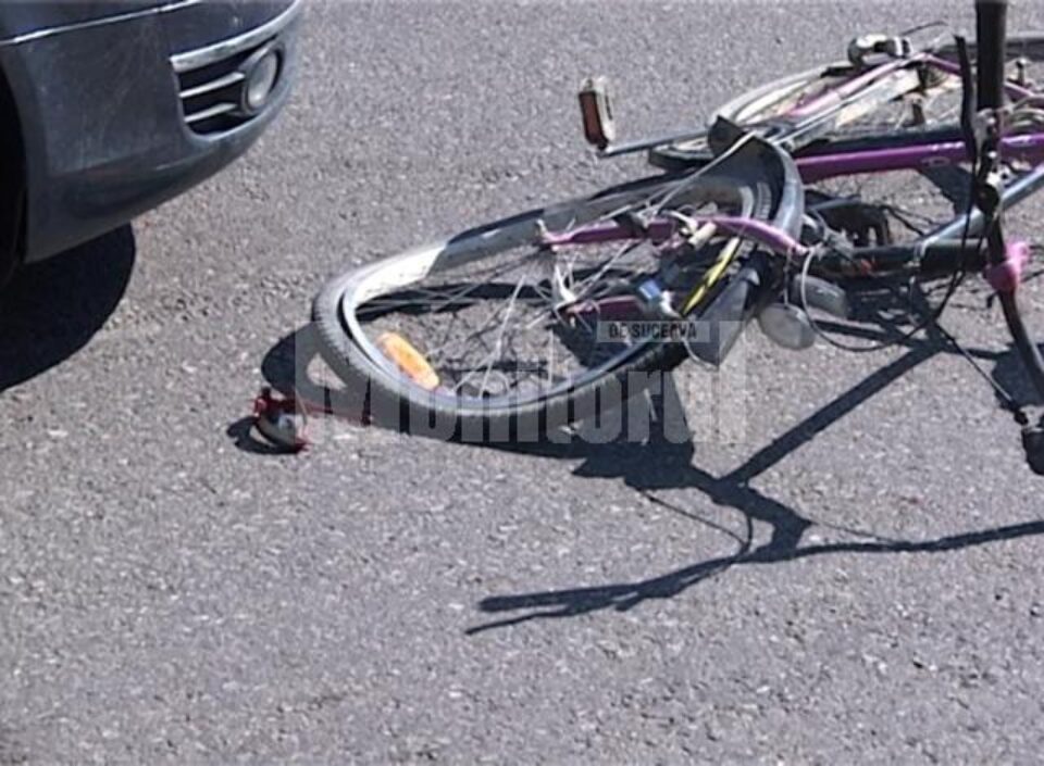 Impactul a fost violent, adolescentul lovindu-se cu capul de parbrizul mașinii și apoi căzând pe carosabil