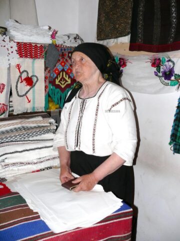 Ana Magopăț așteptând vizitatori