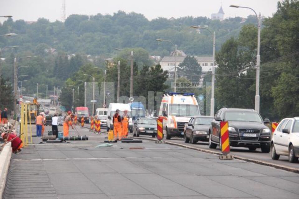 Traficul rutier pe podul de la Bazar va fi deschis complet la finele săptămânii