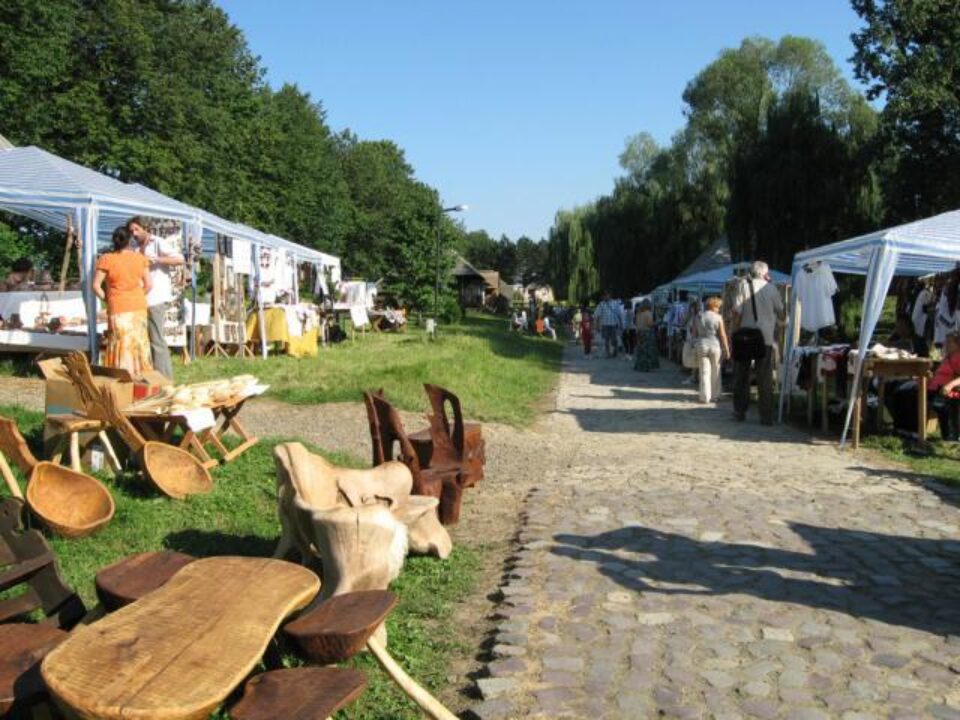Târgul Meșterilor Populari va avea loc în perioada 3 – 5 august, la Muzeul Satului Bucovinean, de pe platoul Cetății de Scaun