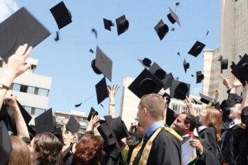 Tinerii absolvenți se înghesuie să-și depună dosarele pentru șomaj