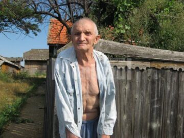Iulian Cucu din Vornicenii Mici, în vârstă de 86 de ani, traiste în condiții groaznice
