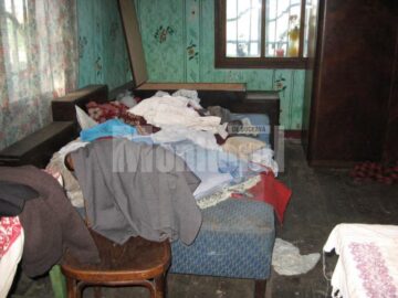Casa în care locuiește Iulian Cucu din Vornicenii Mici, în vârstă de 86 de ani