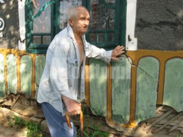 Iulian Cucu din Vornicenii Mici, în vârstă de 86 de ani, traiste în condiții groaznice