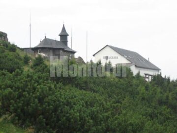 Pelerinaj de Schimbarea la Față pe Ceahlău, la mănăstire