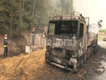 Pompieri au lichidat în totalitate focul abia după aproximativ trei ore, fără a mai reuși să salveze mare lucru