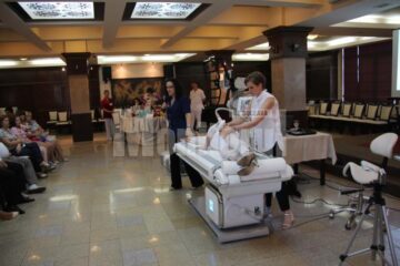 O ședință de 30 de minute pe Cellu M6 Endermolab, susțin kinoterapeuții Endermo Clinic, are efectul a câtorva zeci de ședințe de masaj manual