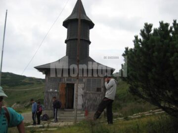 Pelerinaj de Schimbarea la Față pe Ceahlău, la mănăstire