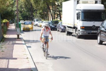 Proful biciclist, pe două roți, în fiecare zi