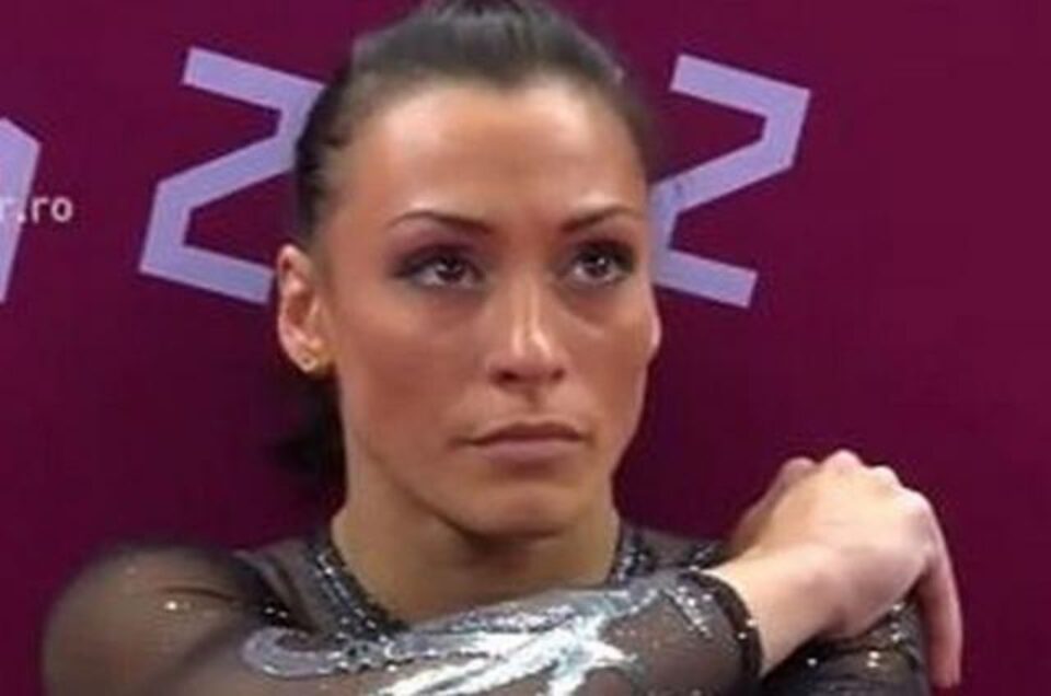 Specialiștii români în gimnastică spun că arbitrii nu au furat-o pe Cătălina Ponor Specialiștii români în gimnastică spun că arbitrii nu au furat-o pe Cătălina Ponor