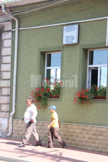 Aproape 400 de asistați social mănâncă la cantina de ajutor social