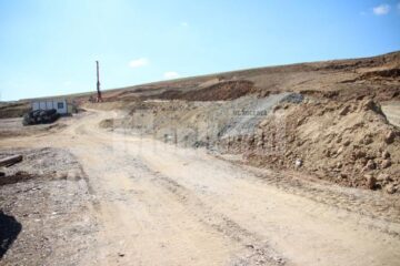 Lucrările de stabilizare a versantului din apropierea râului Suceava se derulează la ralanti