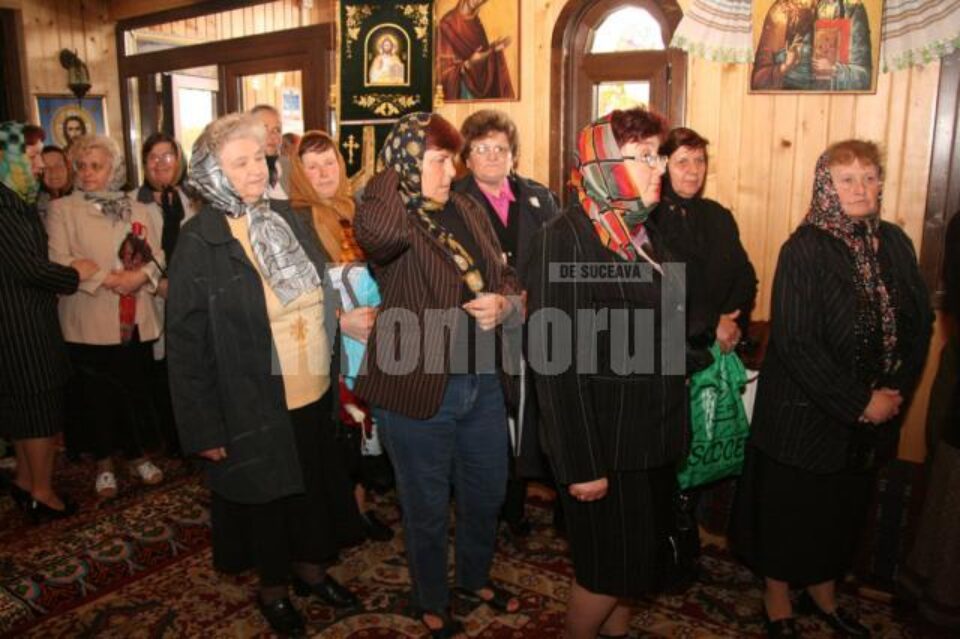 Slujbă arhierească la zece ani de la înființarea Parohiei „Sf. Apostoli Petru și Pavel” Zamca
