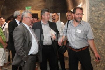 Ion Lungu, Cătălin Nechifor și Constantin Gorcea într-un tur al Uzinei de apăa