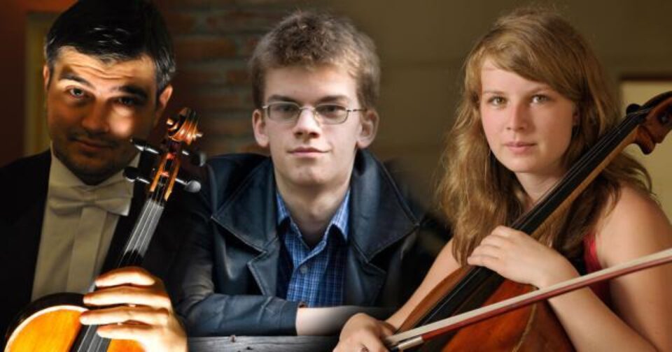 Icon Arts Trio este alcătuit din tineri muzicieni valoroși, care s-au impus la mai multe competiții naționale și internaționale