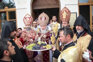 Patriarhul Suprem al armenilor a sfințit strugurii și masa de hram