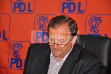 Flutur: Facem apel la USL să pună capăt crizei politice, prognoza de creștere economică este sumbră