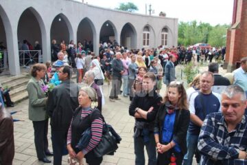 Slujba de hram de la Cacica, oficiată de un trimis al Vaticanului