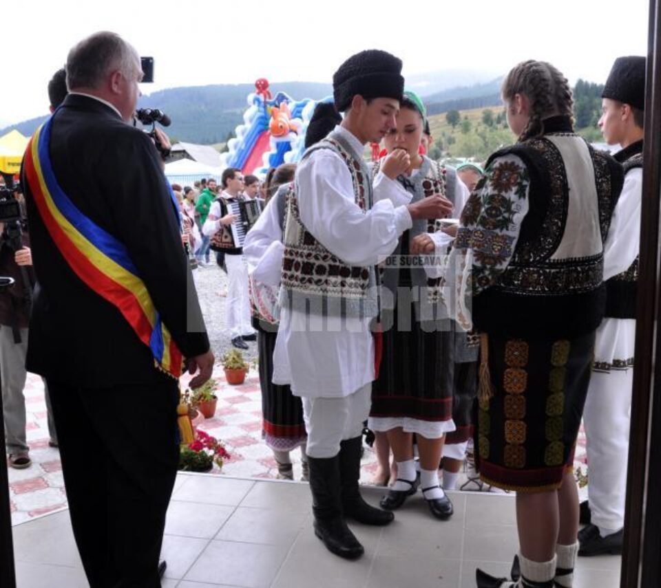 Pe platoul pensiunii Melios a avut loc primirea hrămarilor la Ciocănești