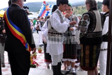 Pe platoul pensiunii Melios a avut loc primirea hrămarilor la Ciocănești