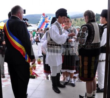 Pe platoul pensiunii Melios a avut loc primirea hrămarilor la Ciocănești