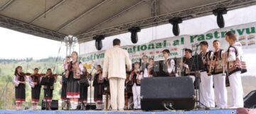 Spectacol folcloric la Ciocănești