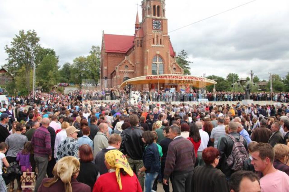 Slujba solemnă pontificală, la Cacica