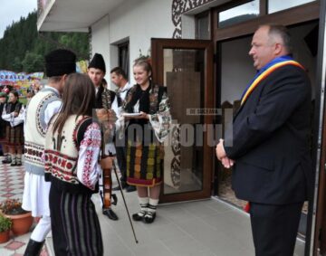 Pe platoul pensiunii Melios a avut loc primirea hrămarilor la Ciocănești