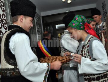 Pe platoul pensiunii Melios a avut loc primirea hrămarilor la Ciocănești