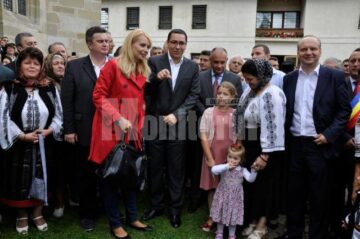 Victor Ponta și Daciana Sârbu au fost însoțiți de șefii administrației județene sucevene