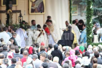 Mii de credincioși au participat la hramul Mănăstirii Putna