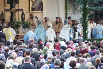 Mii de credincioși au participat la hramul Mănăstirii Putna